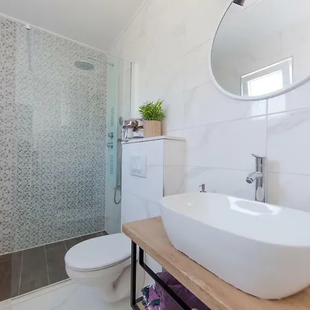 Lara Apartmán