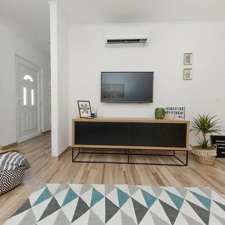 Lara Apartment