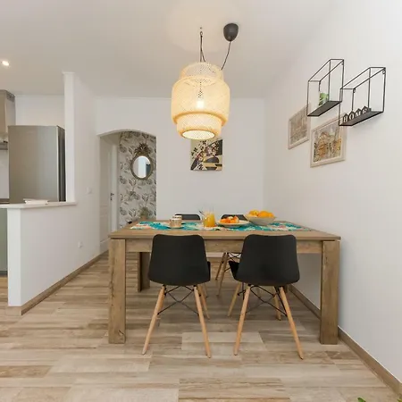 Lara Apartment